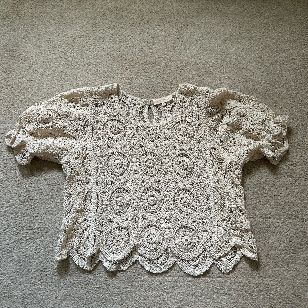 Solitaire Cream Puff Sleeve Cropped Top